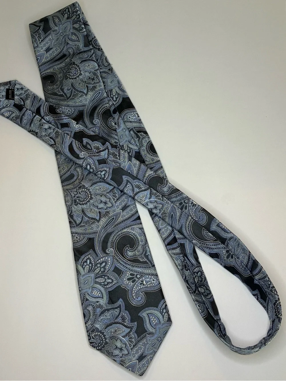 I K E Behar 100% Silk Necktie Paisley 58/3 3/4” Nice Condition